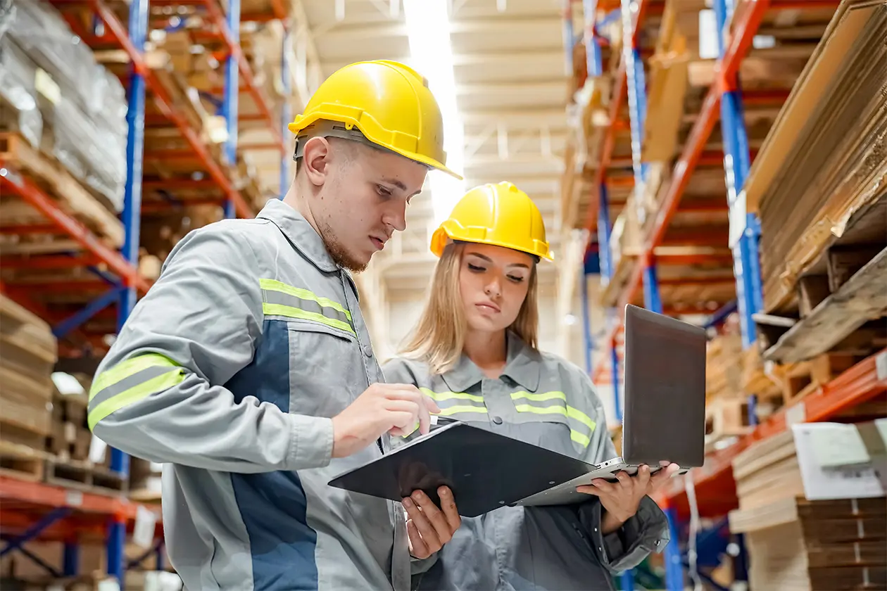 Socios analizan los resultados laborales fuera de la oficina